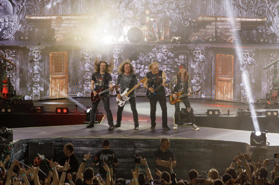 &Acy;&Rcy;&Icy;&YAcy;&period; 40 &Lcy;&IEcy;&Tcy; &Gcy;&Rcy;&Ucy;&Pcy;&Pcy;&IEcy;&period; &YUcy;&Bcy;&Icy;&Lcy;&IEcy;&Jcy;&Ncy;&Ycy;&Jcy; &Tcy;&Ucy;&Rcy;